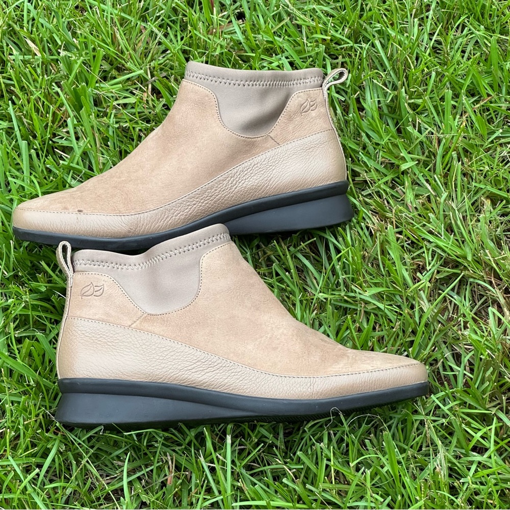Nurture Vanica Leather Stretch Wedge Bootie Womens Talon Taupe Sz 8.5